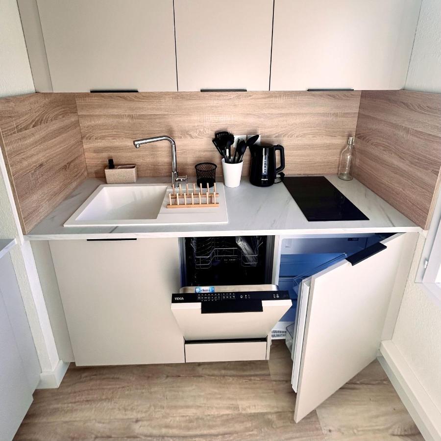 Modern 1 Bdr + Balcony + Free Parking + Ac + Pool Appartement L'Isle-d'Abeau Buitenkant foto