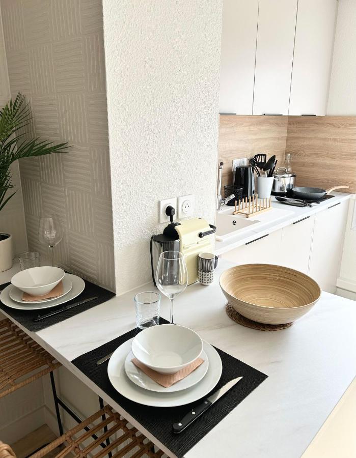 Modern 1 Bdr + Balcony + Free Parking + Ac + Pool Appartement L'Isle-d'Abeau Buitenkant foto